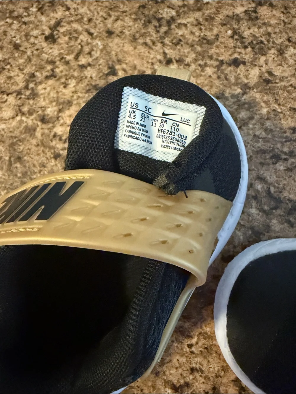 Nike Toddlers Team Hustle D12 Black/Gold Shoes!!(5)